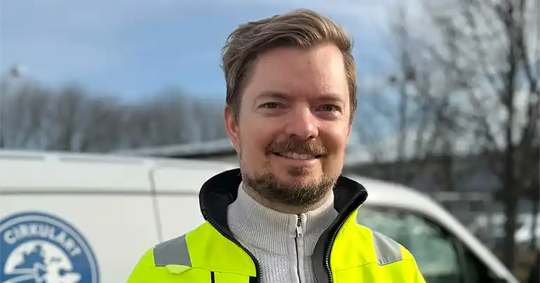 Leende föredetta sommarjobbare som nu har fast jobb på Uppsala Vatten
